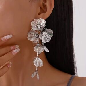 Kate Middleton Famous Cascading Floral Earrings